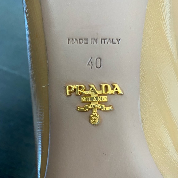 PRADA SAFFIANO TEXTURED PATENT LEATHER PUMP- SIZE 40 - Picture 5 of 7